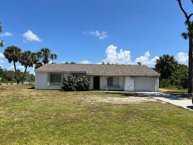 Building Photo - AVAIL 7/15 -- $1,495 ** Annual ** 3 Bed / ... Rental