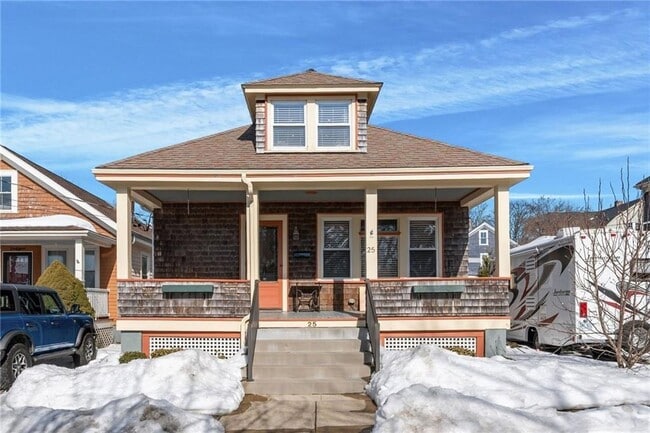 Photo - 25 Peckham Ave