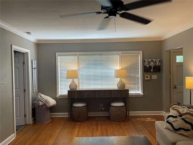Photo - 3538 Kingsboro Rd NE