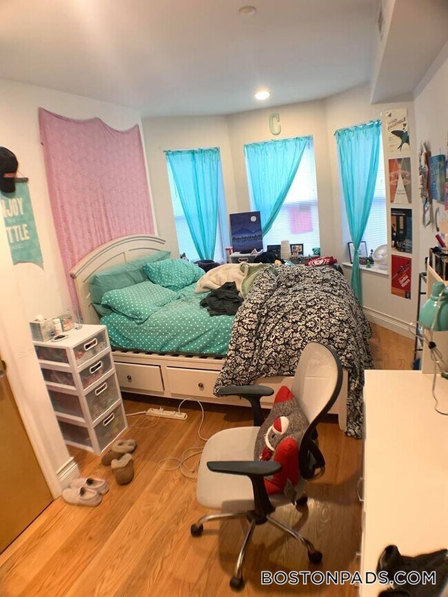 Photo - 64 Louis Prang St Unidad 3