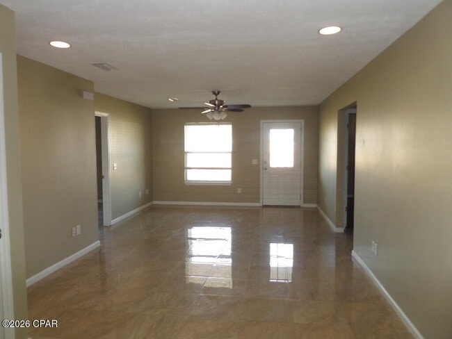 Photo - 6321 Winona St