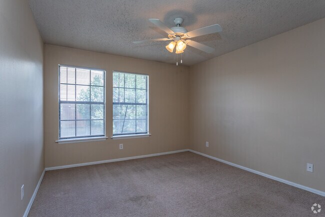 1BR, 1BA - 685 SF