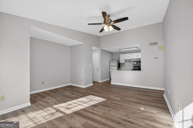 Photo - 423 Granville Ct