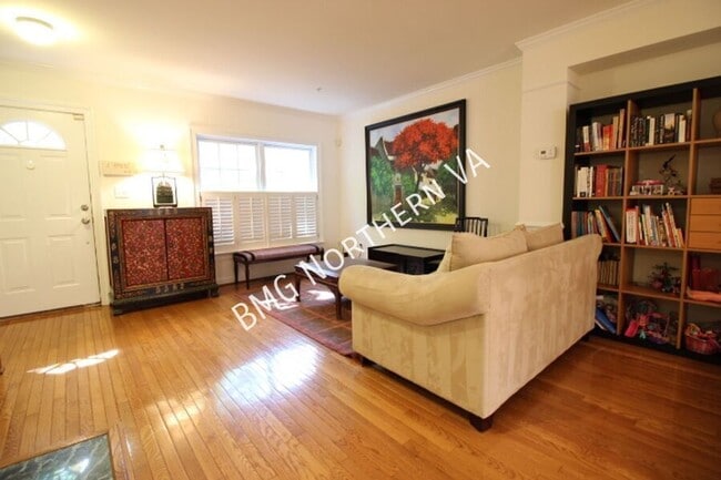 Photo - 2304 N Greenbrier Ct