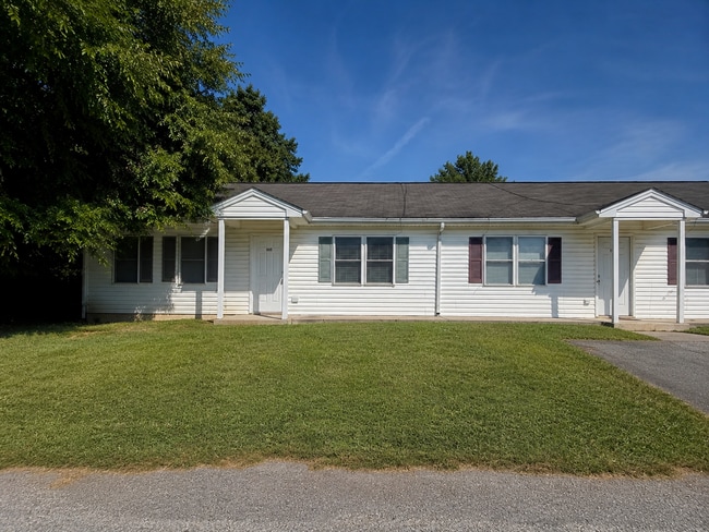 Building Photo - Two bedroom, 1 bath apartment in Burlington Unit 650
