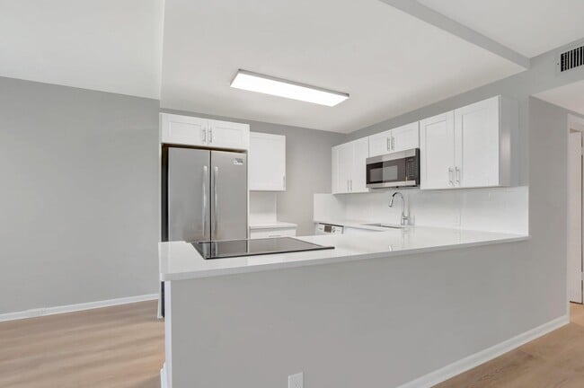 Photo - 296 Fanshaw H