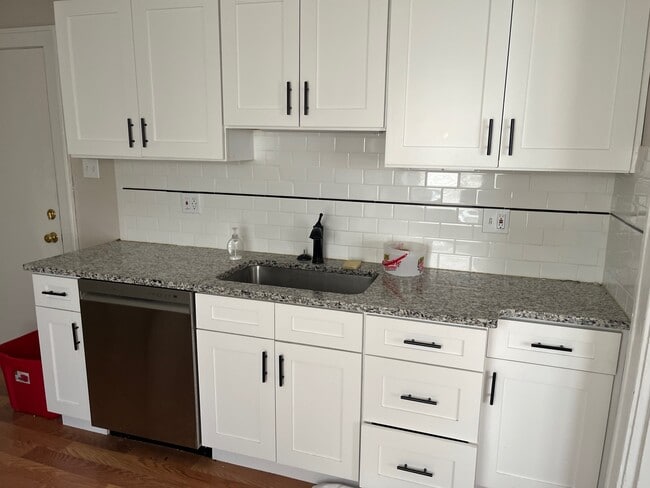 Building Photo - 6320 Berthold Ave Unit 1st Floor