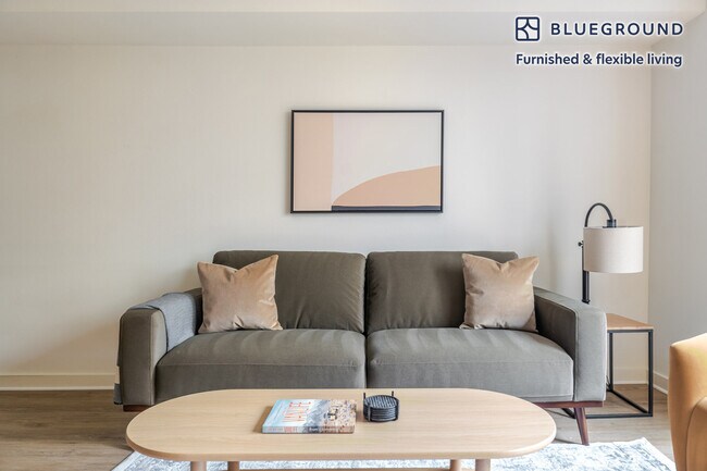 362 Bellevue Way NE Unit SI FL2-ID1002