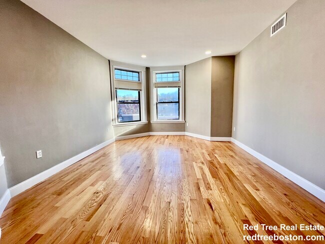 1914 Beacon St Unit 3