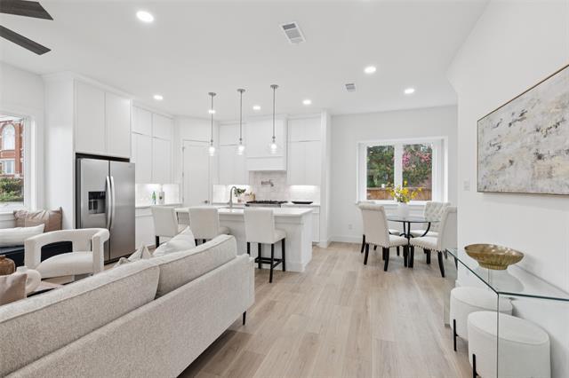 Photo - 1000 W 10th St