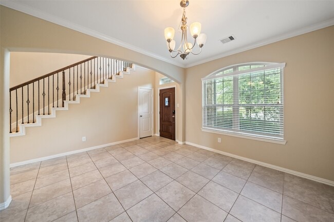 Photo - 667 Oak Cir Dr E