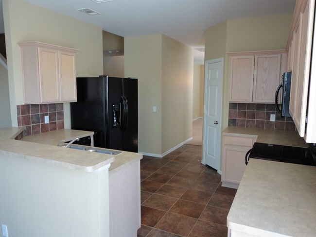 2525 Carolina Dr