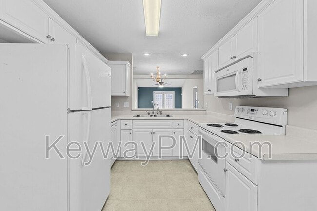 Photo - 1611 Bradley Way