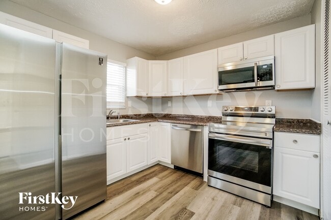 Photo - 614 Palace Ln