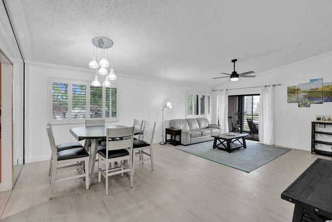 Photo - 9361 SW 23rd St Unidad 3203