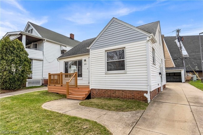 Photo - 10518 Langton Ave