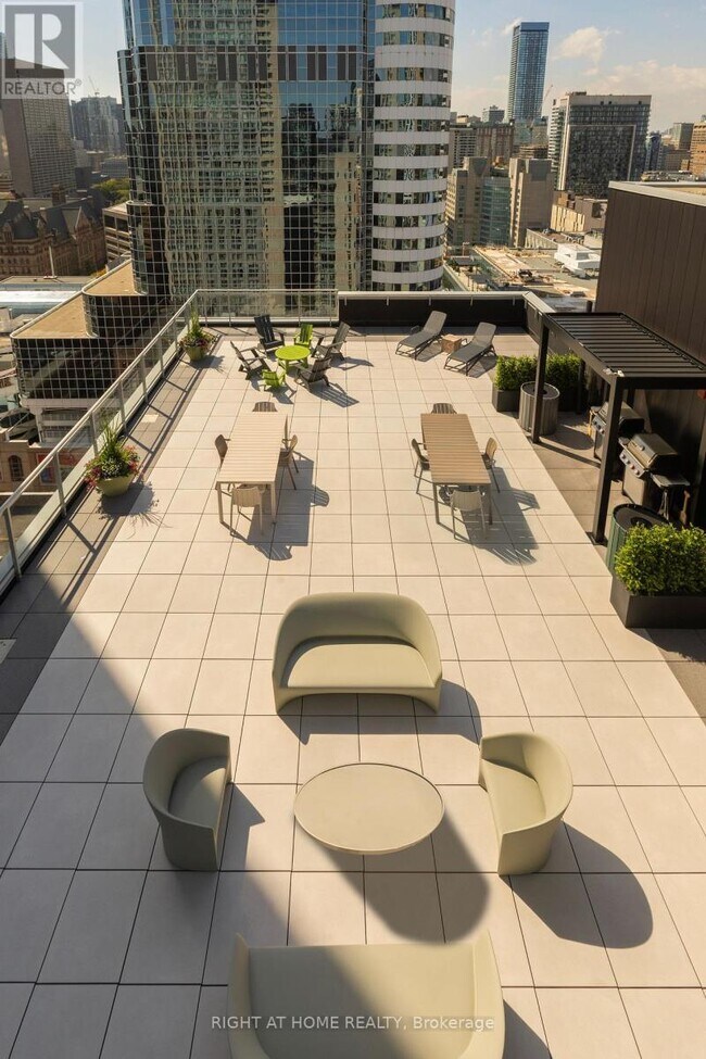 220 Victoria St Unit 905