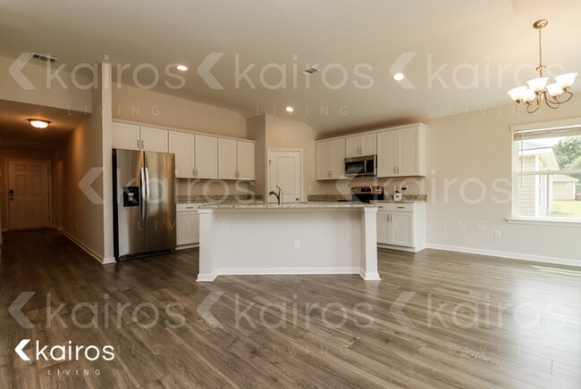 Photo - 17 Red Oak Dr.