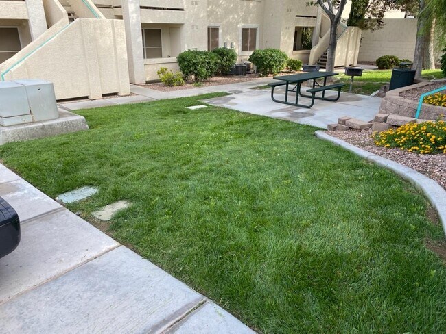 Photo - 3440 Lindell Rd