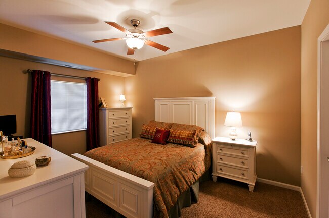 Large Bedrooms w/ Ceiling Fans - Thomas Place Fox Lake