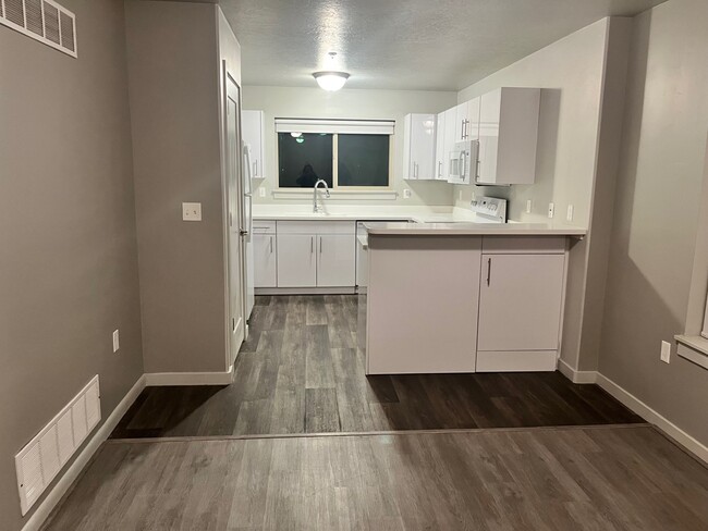 Photo - 1700 S Sandhill Rd