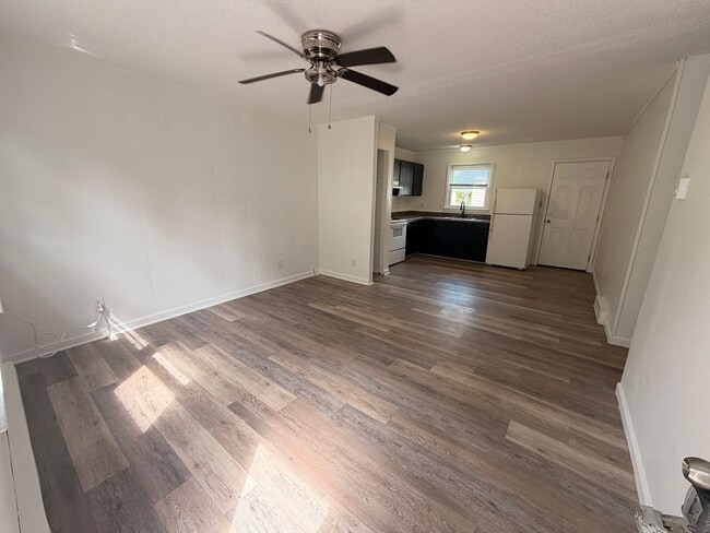 Photo - 199 Sheppard St Unidad M