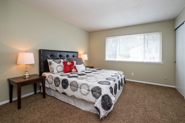 Photo - 2 bed / 1 bath Townhome Unidad 12