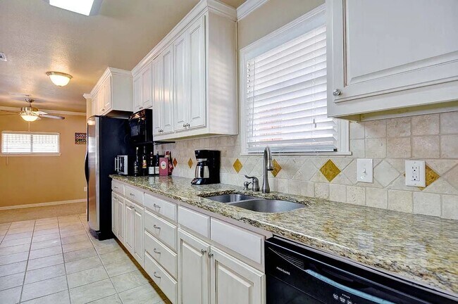 Photo - 3355 Bilglade Rd