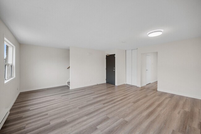 Photo - 77 Lakeshore Rd