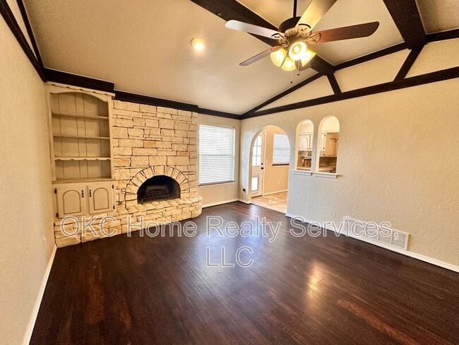 Photo - 401 S Bouziden Dr