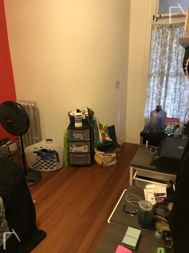 Photo - Beautiful 4.5 Bed Unit With Great Location in Brookline Available 9/1/26
