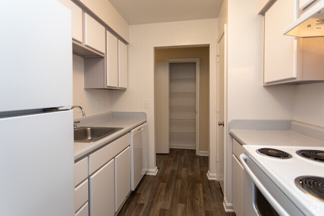 3BR, 2BA - 1156SF