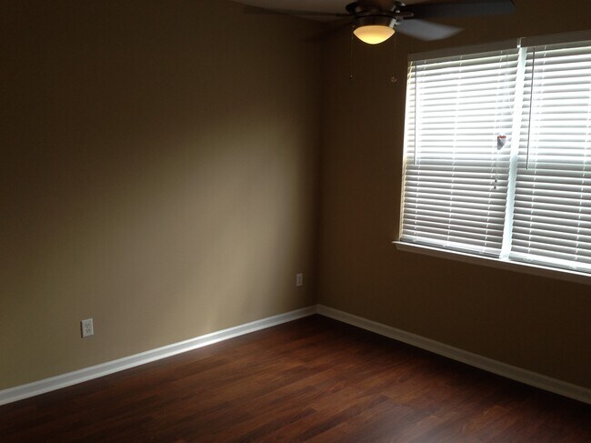 Photo - 250 Westbrooke Rd