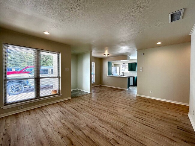 Photo - What a deal! a 3 bed house 5 min from DT a... Unit B