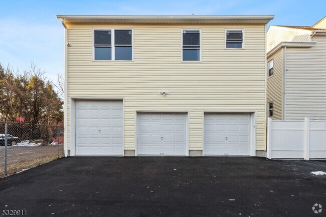 Building Photo - 357 Clinton St Unit 4-4 Rental