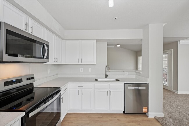 Photo - 10990 West Rd Unidad 203