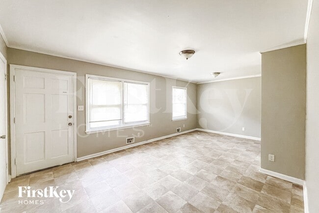 Photo - 1107 Indale Pl SW