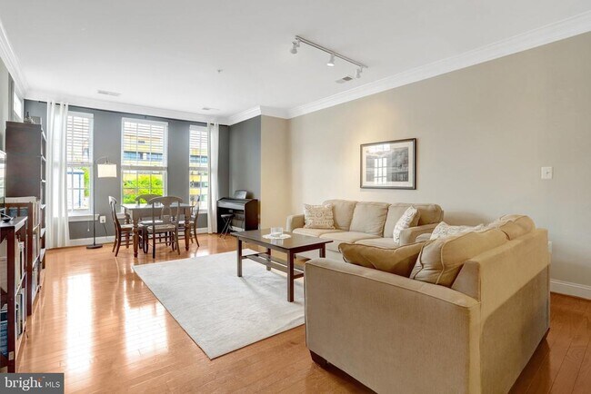 Photo - 1023 N Royal St Unidad 312