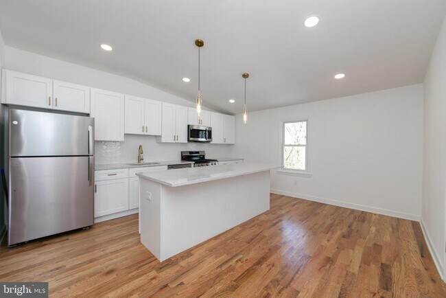 Photo - 117 W Nicholson Rd