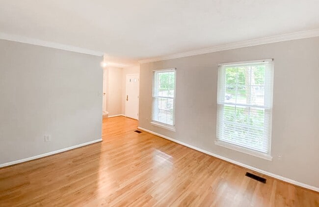 Photo - Fantastic 4 Bedroom 3.5 Bathroom Colonial ...