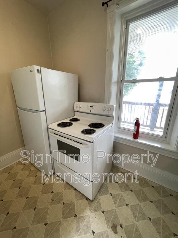 Photo - 38 E Franklin St