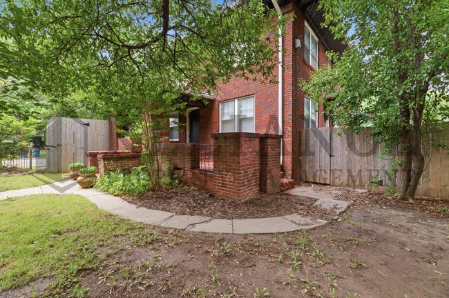 Photo - 101 N Belmont Pl