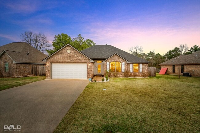 Check Out this 3 bed 2 bath in Benton - Check Out this 3 bed 2 bath in Benton House