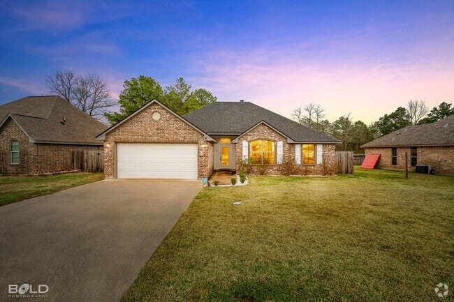 Building Photo - Check Out this 3 bed 2 bath in Benton Rental
