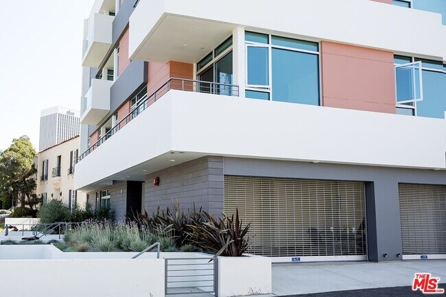 Building Photo - 938 Orange Grv Ave Unit 402