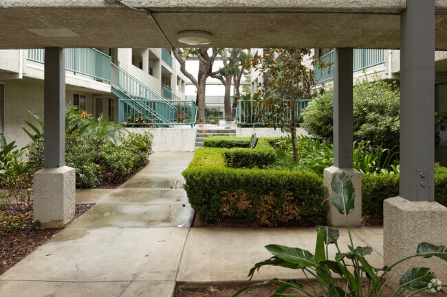 20134 Leadwell St - Westside Condominiums