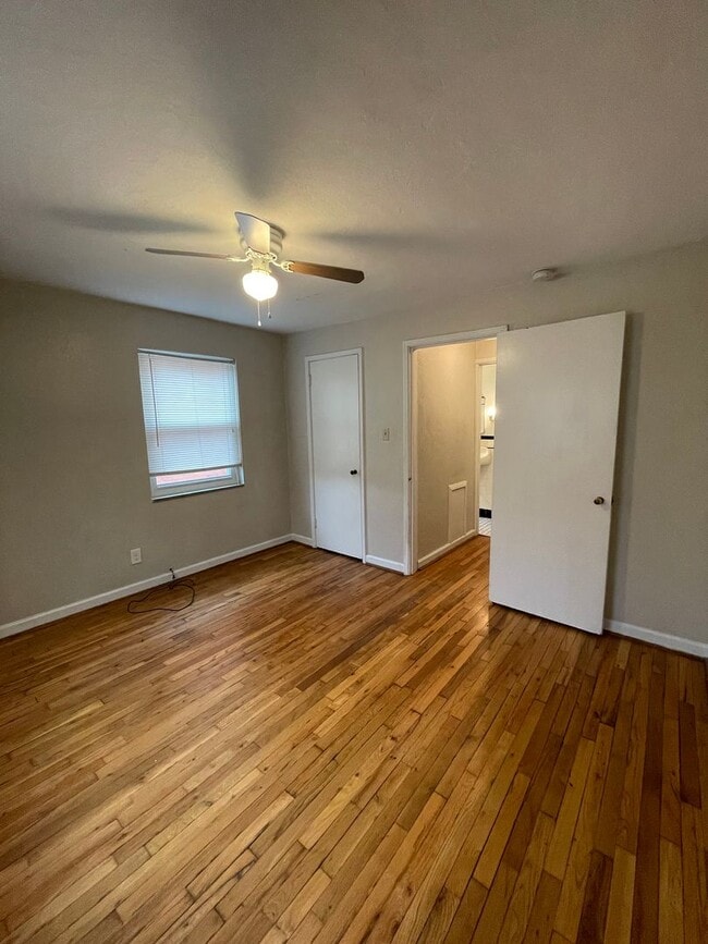 Photo - Spacious 1 Bedroom Apartment with Garage Space in the heart of Bellevue! Unidad 184 Apt 4