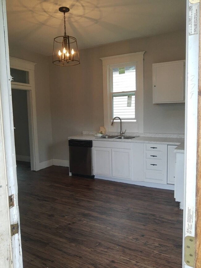 Photo - 428 N Zane Hwy