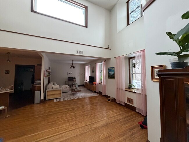 Photo - 261 Averill Ave Unidad Rear