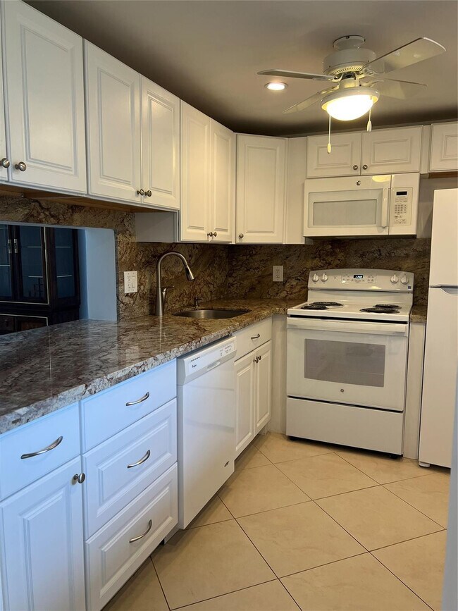 Photo - 2615 NE 3rd Ct Unidad 213